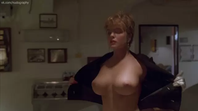 Инга Ильм оголила грудь для журнала Playboy, Май 1996